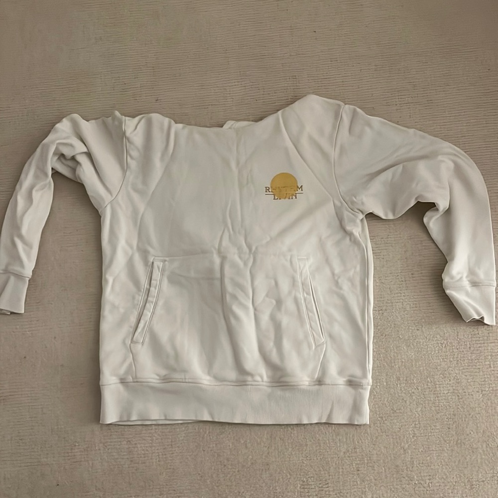 white rhythm living sweatshirt🤍